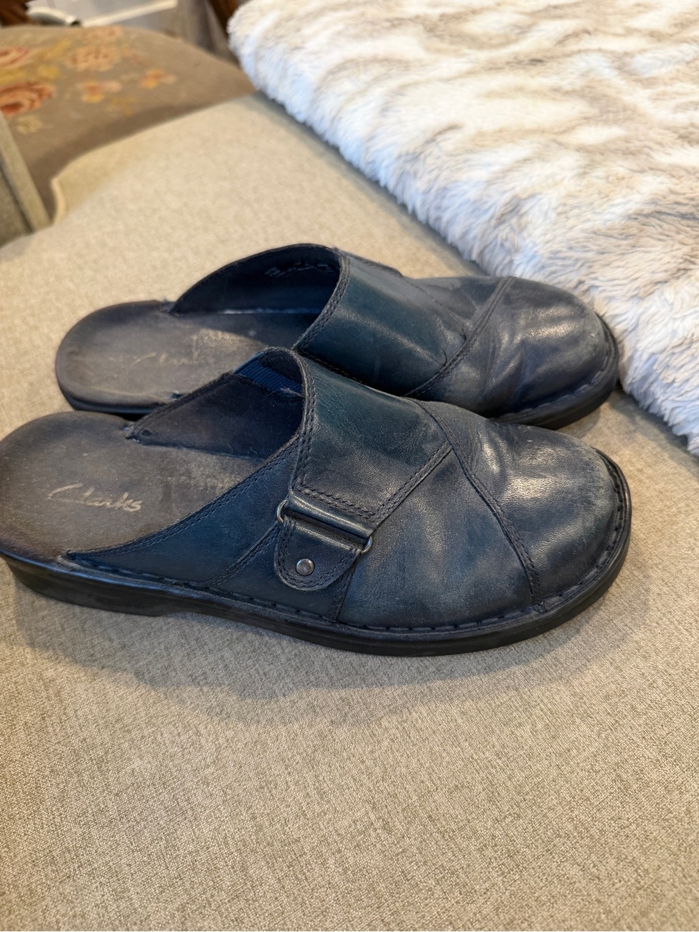 Clarks women’s Dark Blue Leather Slip-On Clogs